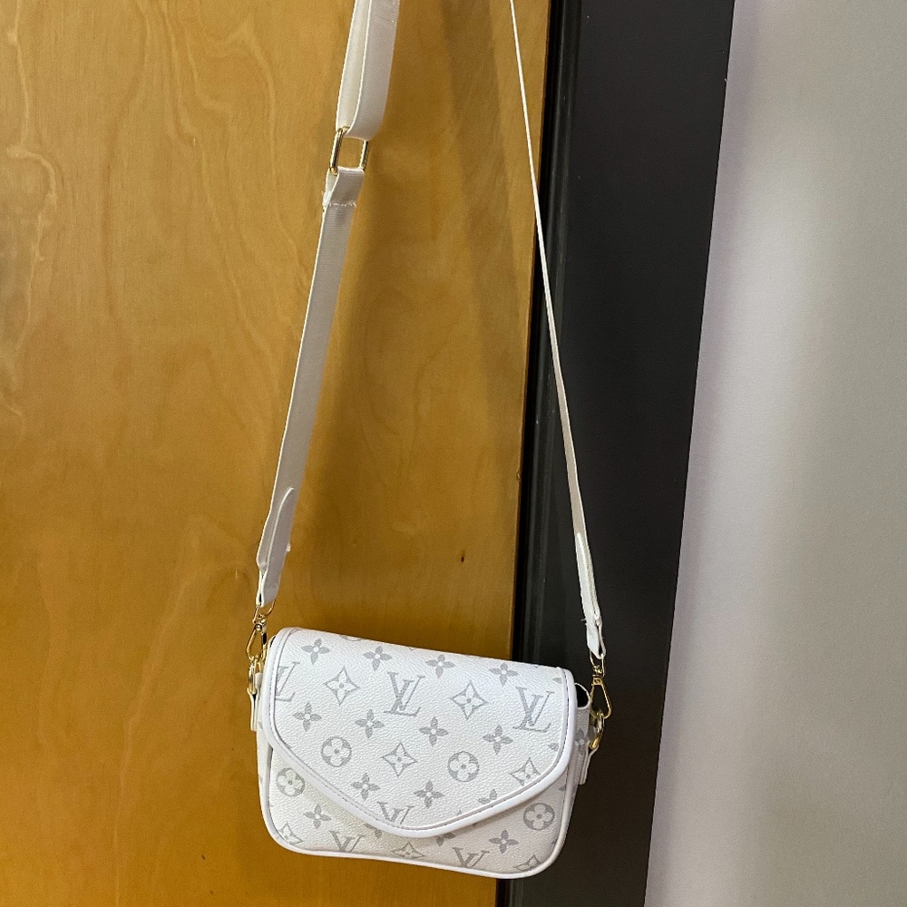 ✨Louis Vuitton crossbody✨